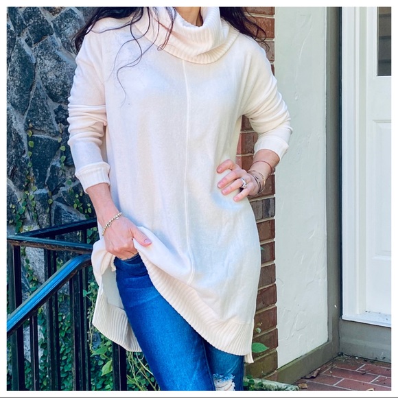 Loose fit off white knit cowl neck tunic sweater - Picture 10 of 11